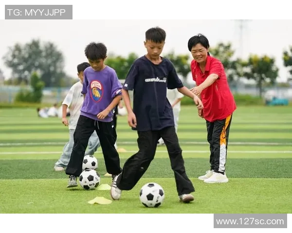 推动地方足球发展政策建足球场补贴助力青少年体育成长